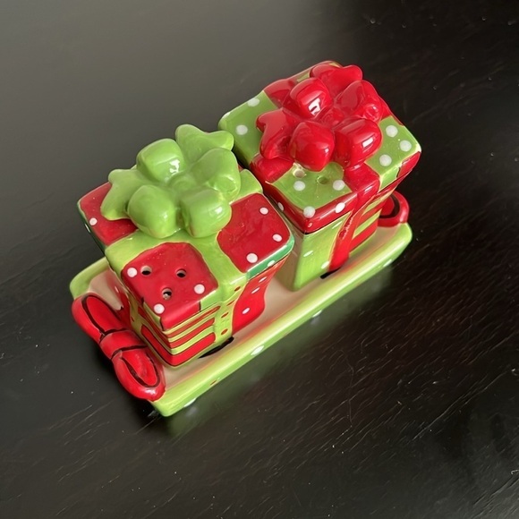 Christmas Salt & Pepper Shaker, ceramic not marked - Picture 3 of 8